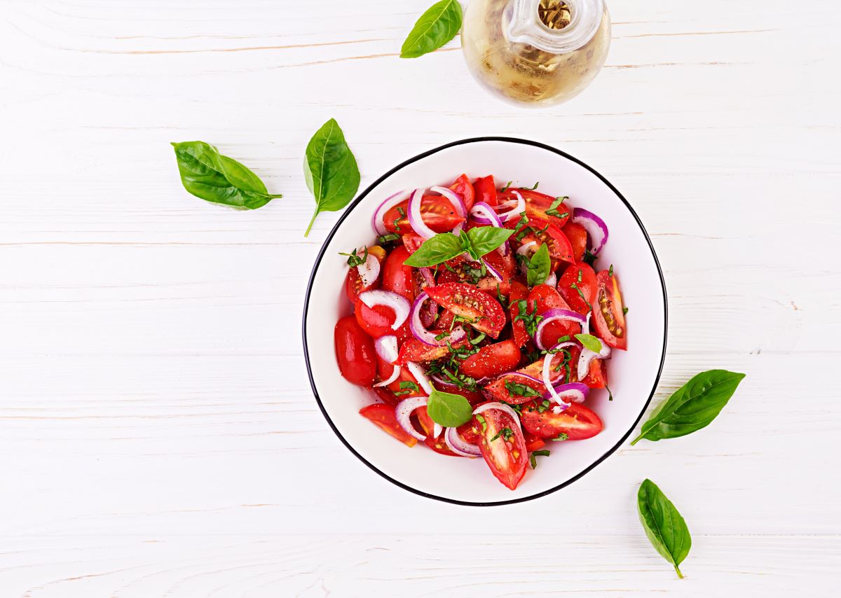 salata-de-rosii-cum-procedeaza-italienii-ca-sa-i-concentreze-gustul-si-sa-o-faca-mai-buna