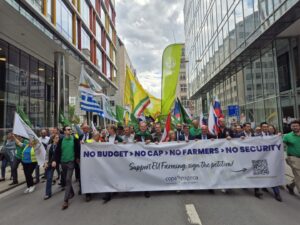 Fermierii europeni protestează cu cântec