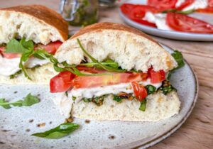 Sandviș Burrata Caprese