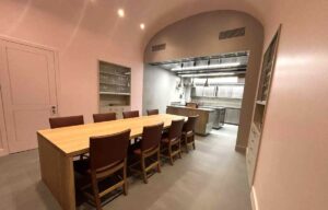 nou-concept-de-experienta-gourmet-la-restaurant-o-camera-rezervata-exclusiv-grupurilor-mai-mari-cu-pret-si-meniu-fix-propunerea-unui-chef-cu-trei-stele-michelin