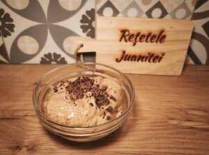 inghetata cu banane si ciocolata