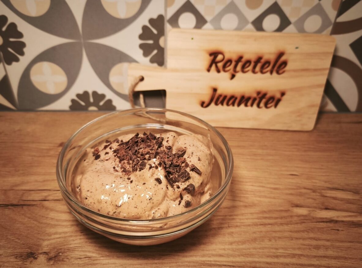 inghetata cu banane si ciocolata