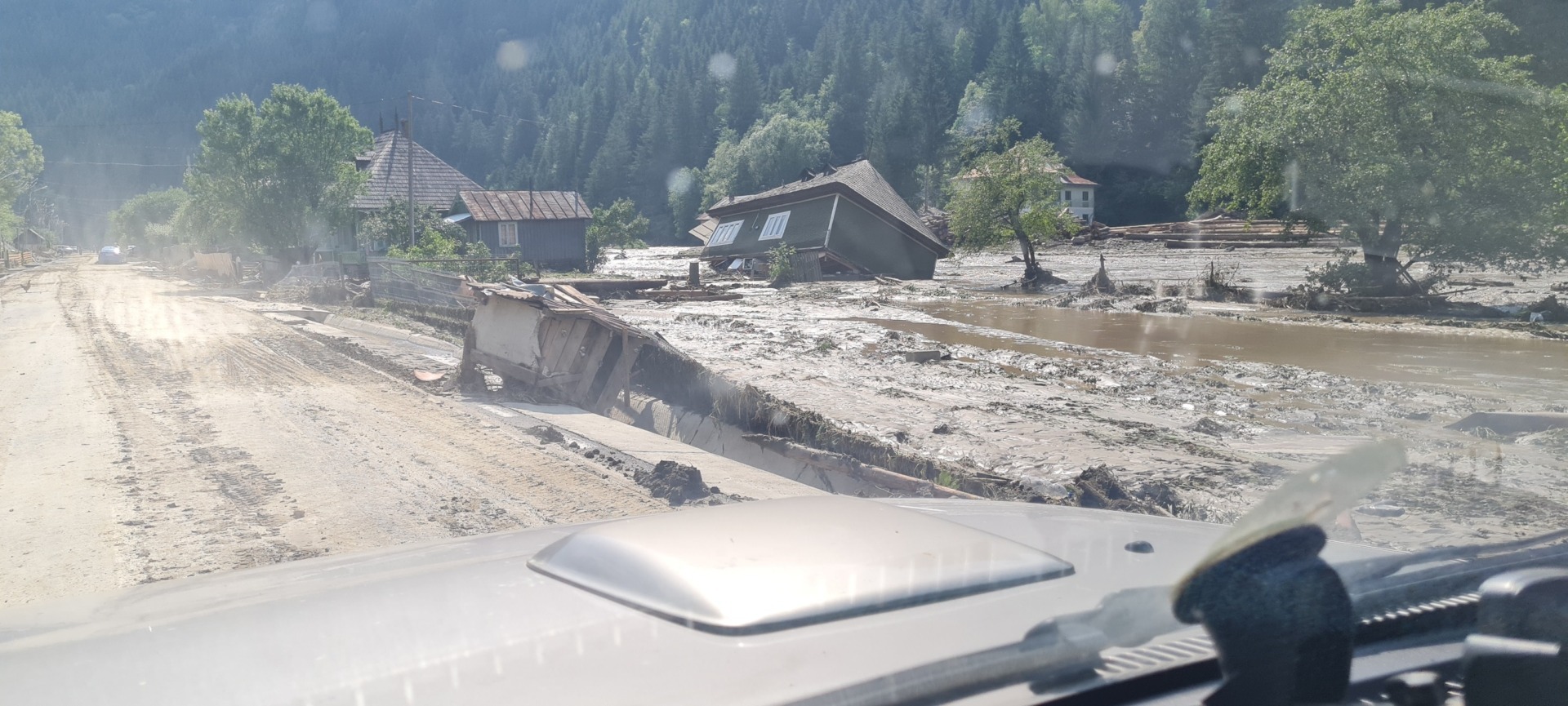 locuitorii-din-brosteni-au-din-nou-apa-curenta-dupa-recentele-inundatii-devastatoare