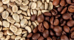 cum-se-prepara-cafeaua-alba-si-ce-gust-are-care-sunt-diferentele-fata-de-cafeaua-traditionala