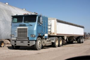 saci-cu-cereale-cazuti-pe-sosea-giurgiu