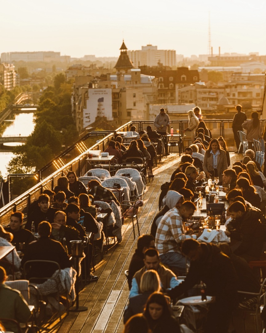 Linea | Closer to the Moon