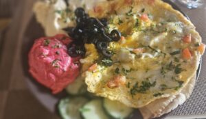 Omletă cu hummus