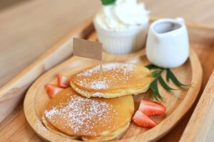 pancakes-din-albusuri-si-faina-de-ovaz-cu-continut-de-grasimi-care-tinde-spre-zero-si-nivel-bun-de-proteine