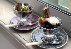 ce-este-un-parfait-si-cum-se-prepara-a-fost-creat-in-franta-dar-reelaborat-de-americani-intr-o-versiune-mai-simpla-fara-oua-si-fara-congelare