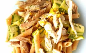 paste-cu-dovlecei-marinati-si-macrou-din-conserva-optional-si-boabe-de-fasole-salata-rece-de-paste