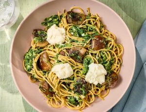 Rețetă de spaghete cu ciuperci, spanac și ricotta