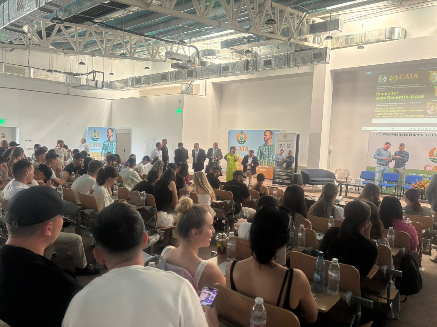 studenti la Summitul CATA