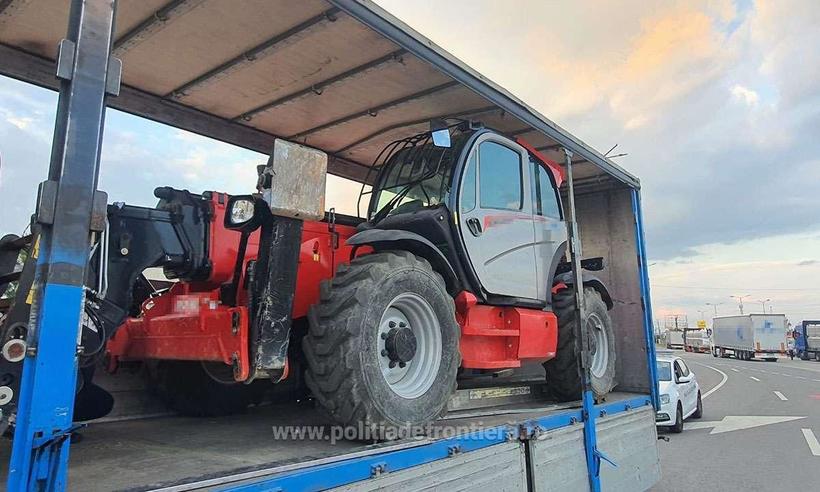 Utilaje agricole şi de construcţii de 270.000 de euro, confiscate de poliţiştii de frontieră