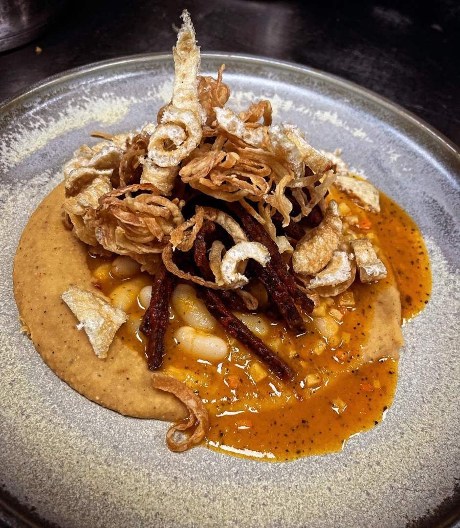 Fasole cu ciolan, in interpretarea lui Alex Petricean