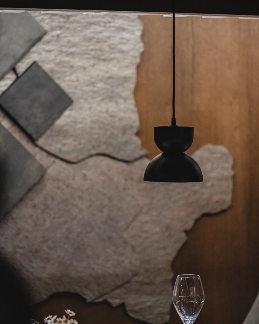 Harta stilizata a Romaniei de pe peretele din NOUA