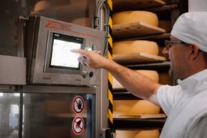 cum-a-pornit-la-drum-fabrica-de-branzeturi-maturate-Arkase-si-care-sunt-planurile-de-viitor