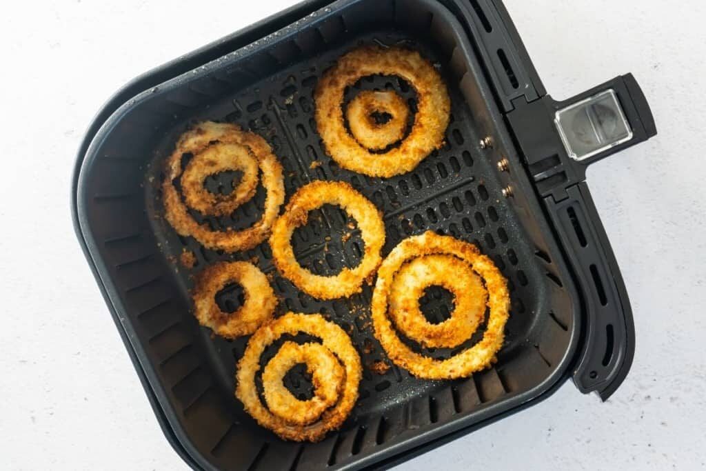 ceapa crocantă prăjită