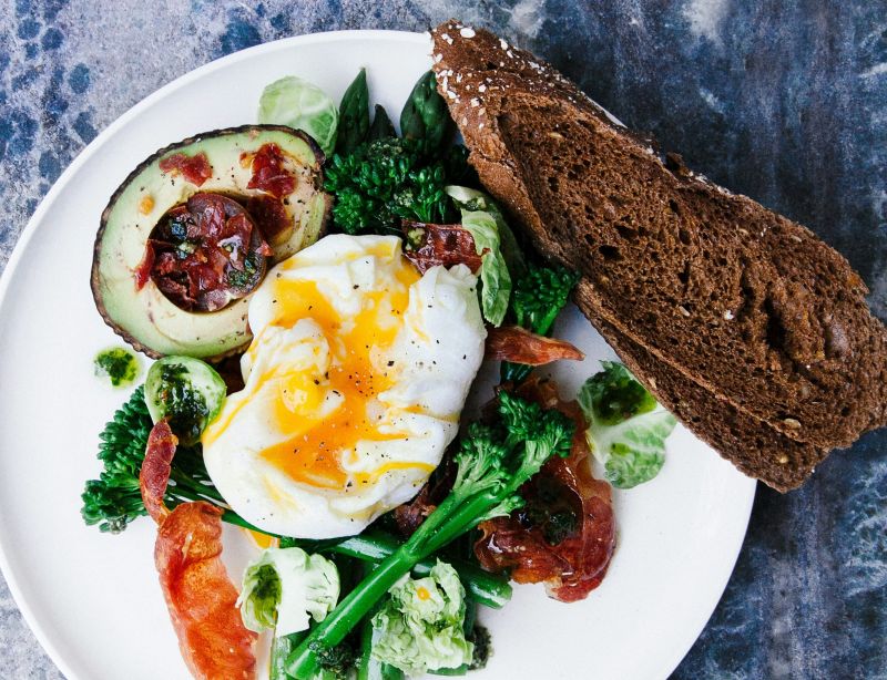 farfurie cu alimente bogate in electroliti