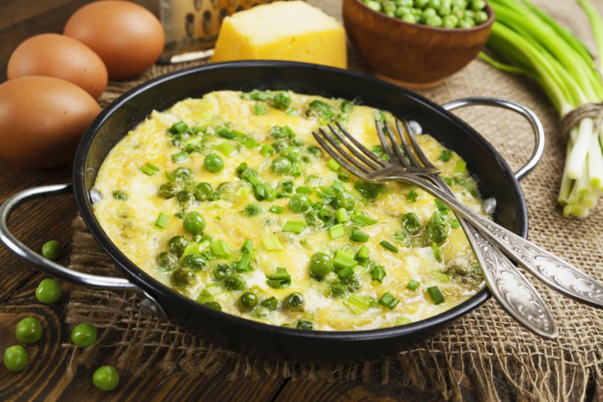 frittata-cu-mazare-mic-dejun-echilibrat-proteic-dar-plin-de-fibre-si-usor-de-preparat