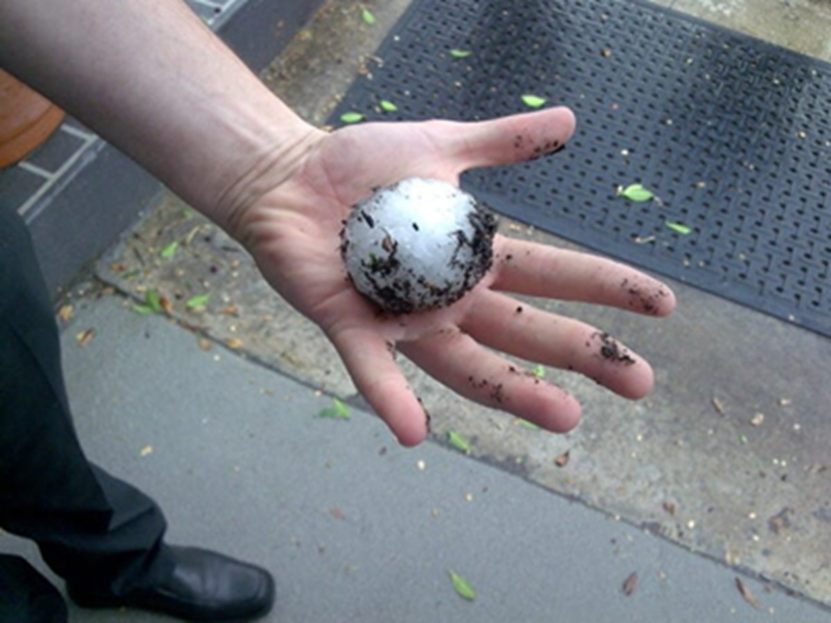 O furtună violentă a lovit Întorsura Buzăului