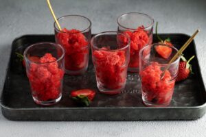 zece-granite-de-neratat-in-vacanta-in-sicilia-de-la-cele-clasice-cu-o-singura-aroma-la-versiunile-gourmet-servite-cu-frisca-sau-alte-toppinguri