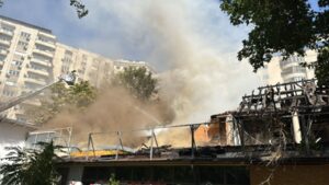 Incendiu la un fost restaurant din București