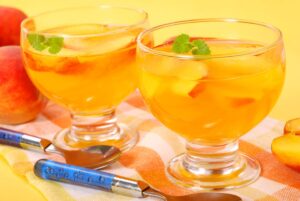 jeleu-de-piersici-cat-mai-sunt-fructe-proaspete-si-mai-e-inca-vara-un-desert-racoritor-fara-gluten