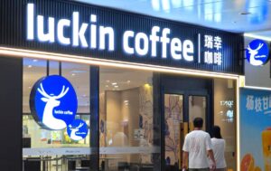 concurenta-globala-pentru-starbacks-vine-din-cina-se-numeste-luckin-coffee-si-mizeaza-pe-ai-si-low-cost