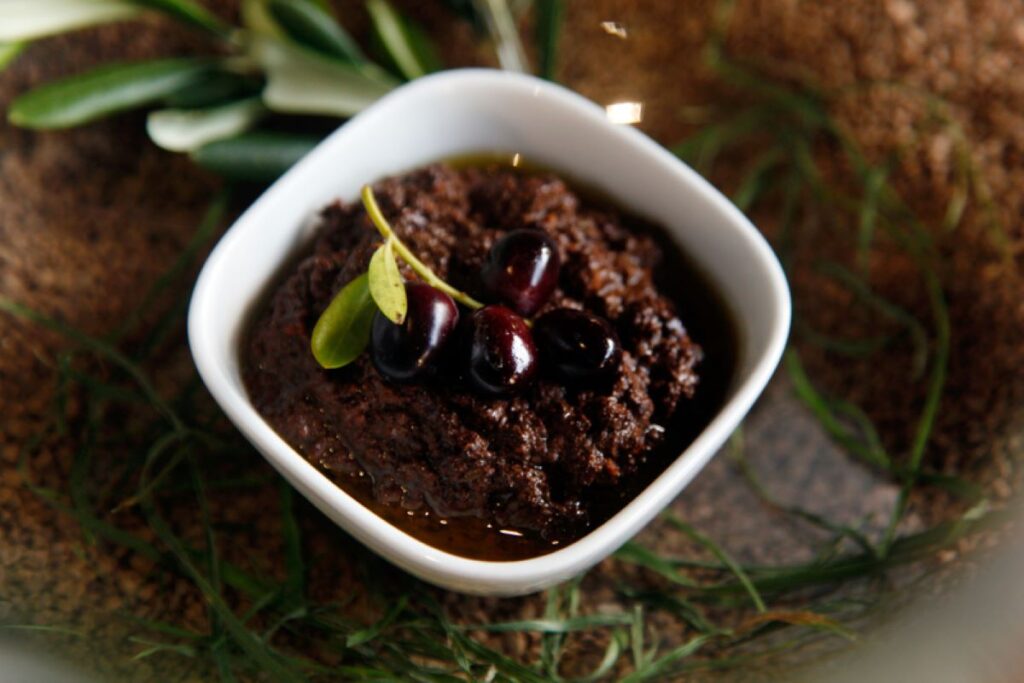 pate-de-masline-reteta-de-baza-si-trei-variante-pentru-plus-de-gust-si-cremozitate