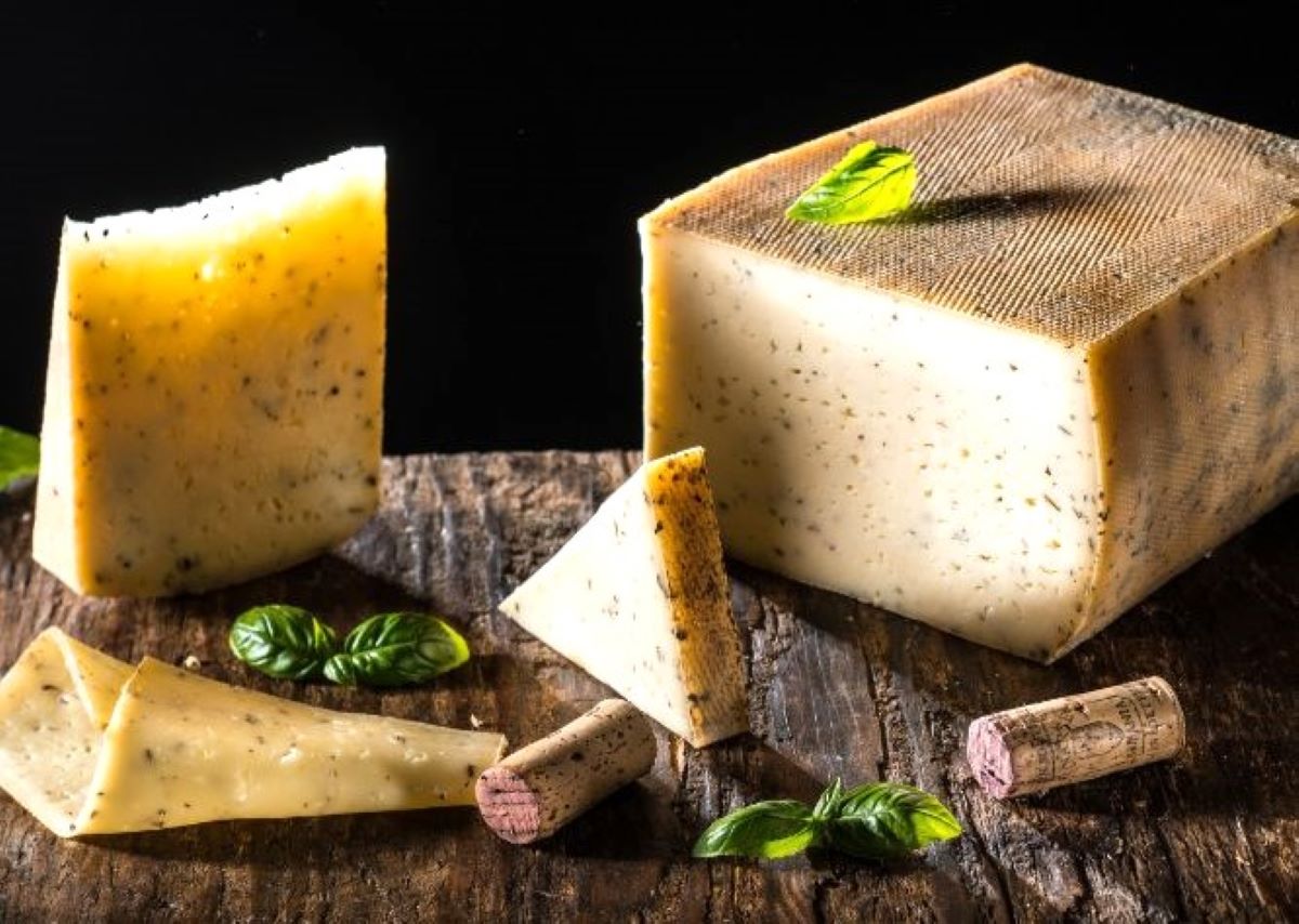 branzeturile-sub-marca-de-coltesti-sunt-produse-de-aproape-30-de-ani-intr-o-intreprindere-de-familie