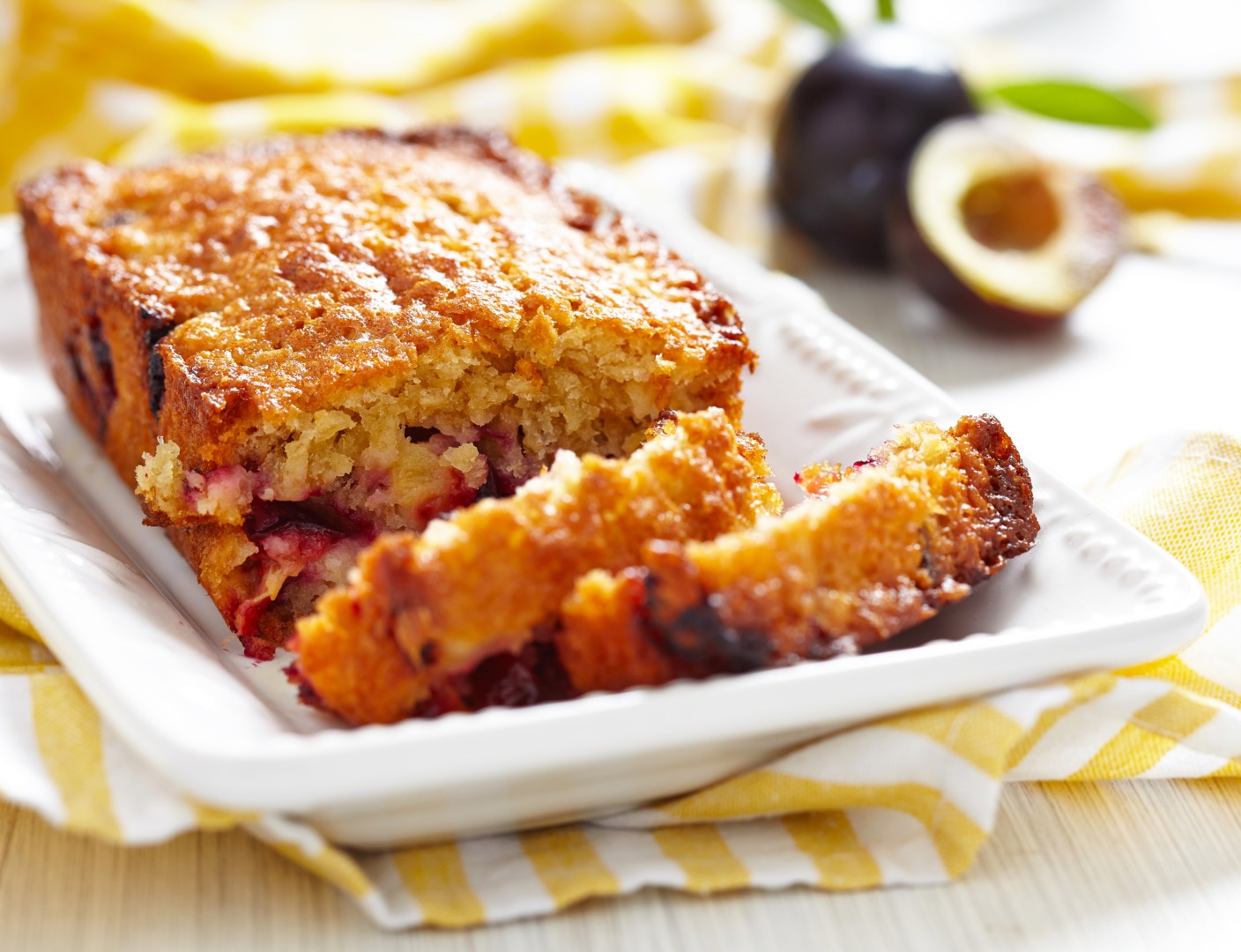 prăjitură, chec cu prune, fructe,