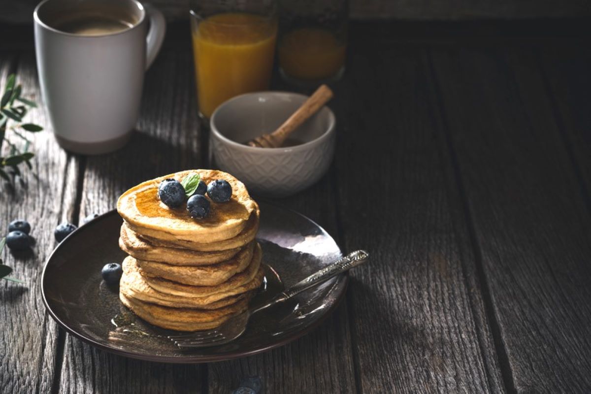 clatite-americane-din-faina-de-ovaz-cu-piure-de-mere-proaspat-sau-din-conserva