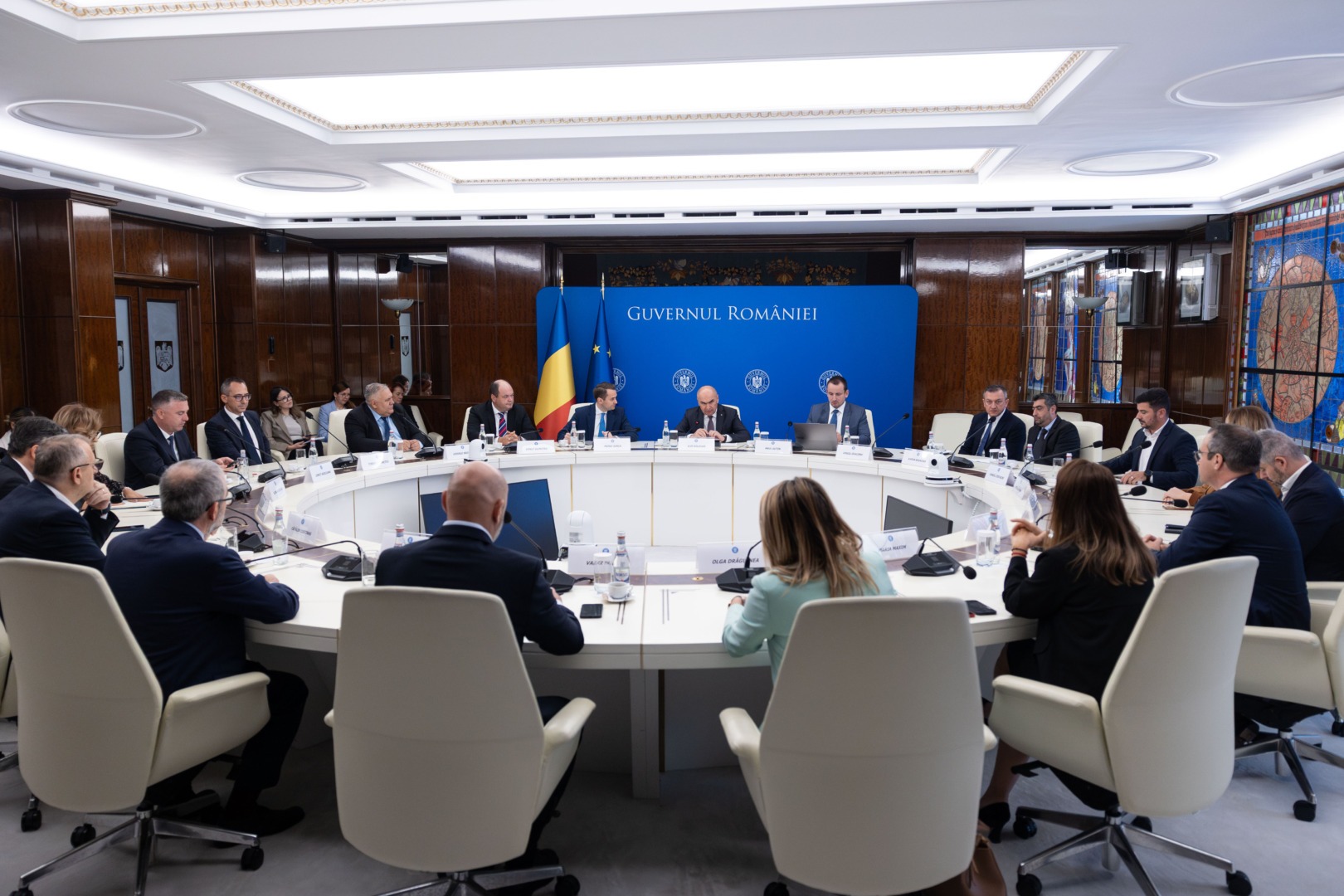 Consultări ale prim-ministrului Ilie Bolojan cu reprezentanții marilor rețele comerciale