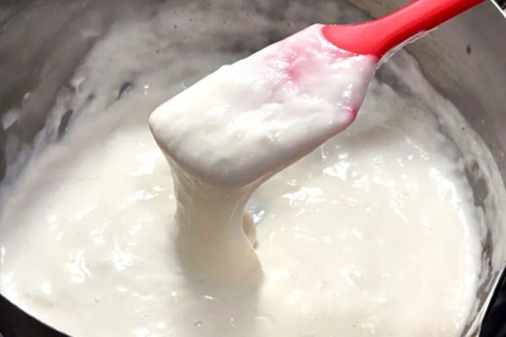 Iaurtul elastic sau Stretchy yogurt, un desert sănătos