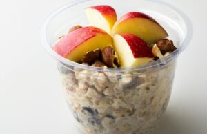 Cel mai bun mic dejun mere unt de arahide ovaz