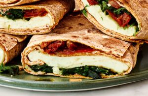 Wrap cu spanac și feta ca la Starbucks