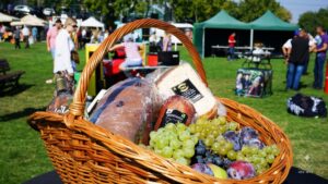 Iaşi: Zilele Recoltei, organizate de USV, peste 90 de producători din Moldova