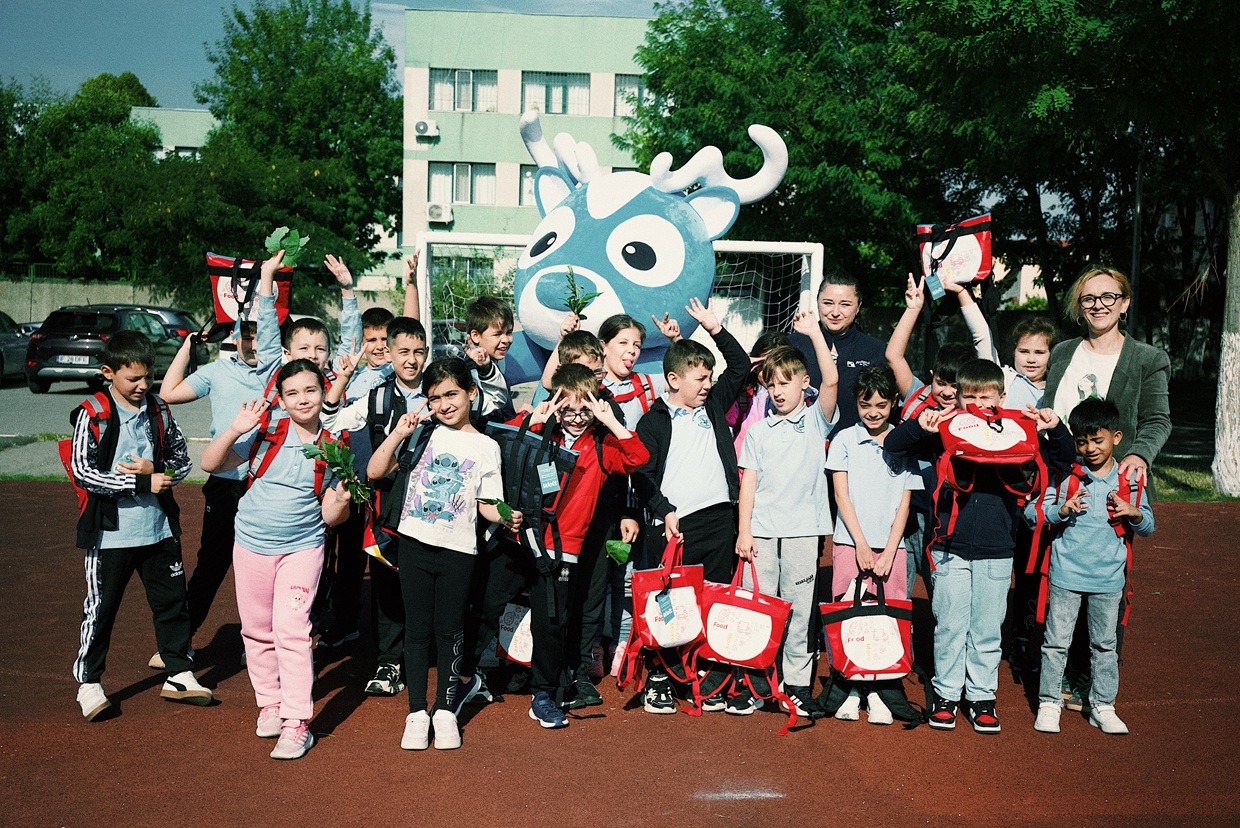 Vechile genți de livrare de mâncare, transformate în ghizdane pentru copii