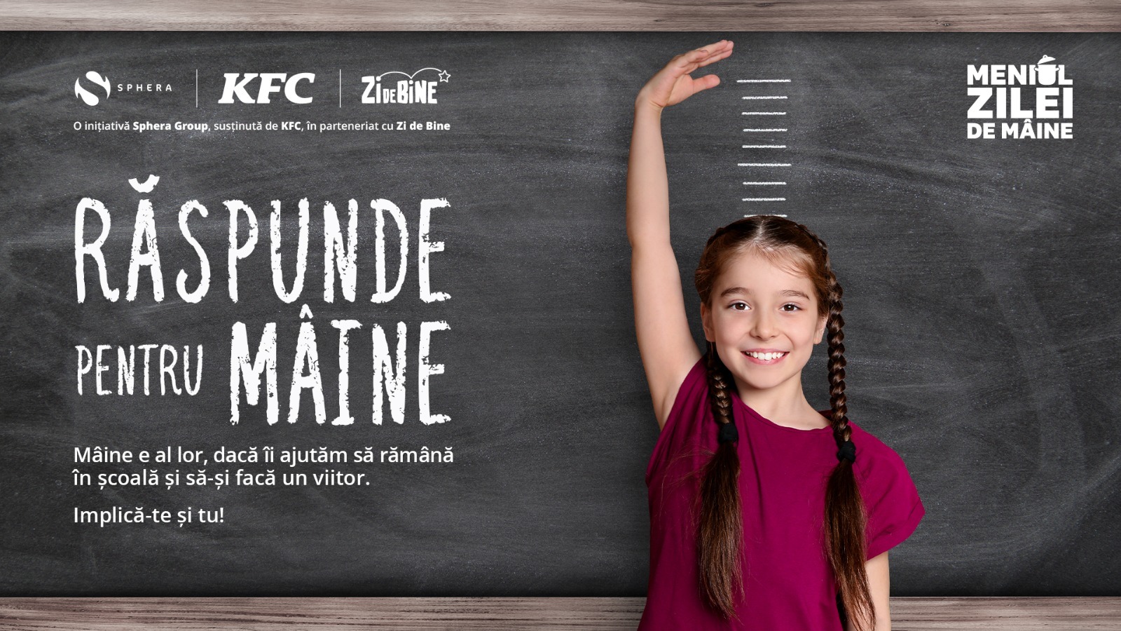 copil cu mana ridicata