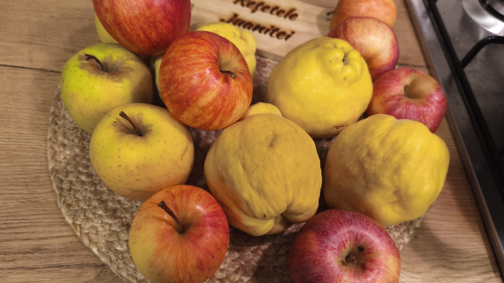 peltea mere si gutui