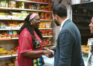 Zohran Mamdani candideaza la fotoliul de primar al NY insistand pe tema accesului la alimente