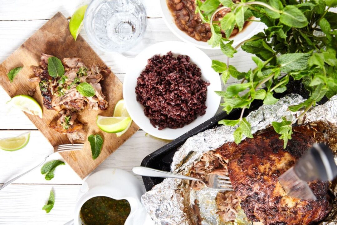 Mojo pork, o cunoscuta friptura cubaneza de porc, din carne marinata in suc de citrice