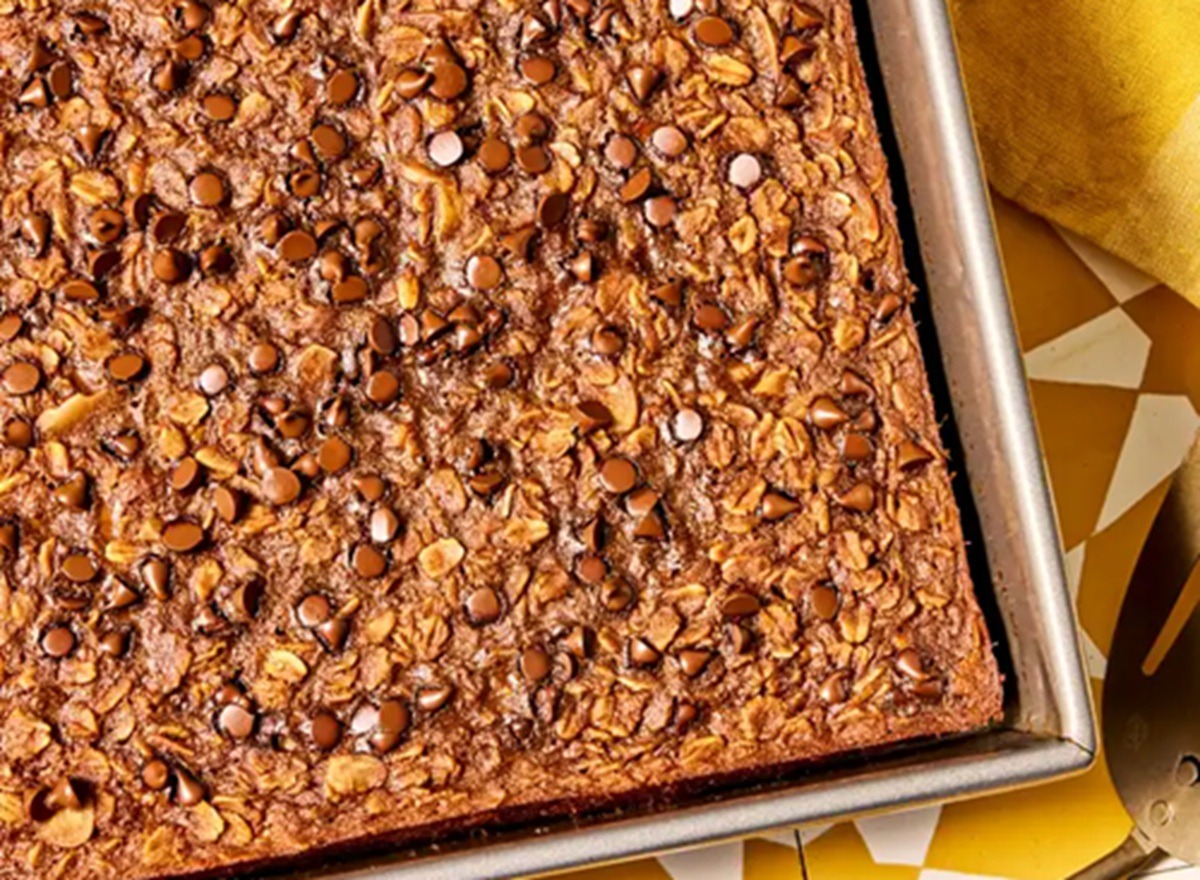 Ovăz copt cu banane și ciocolată, rețetă pentru micul dejun