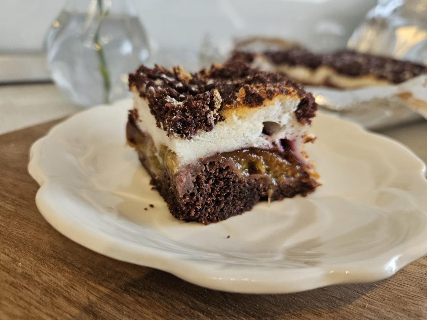 Prăjitură cu prune și glazură fină