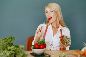 Rosiile pot ajuta la slabit