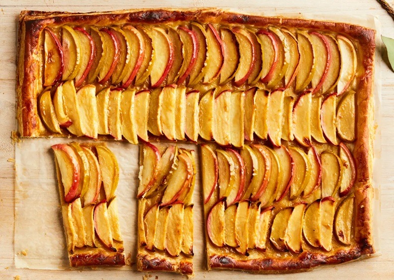 Tartă cu mere cu doar trei ingrediente