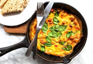 frittata cu dovleac crud ras, o idee de mic dejun rapid, gustos și sănătos de sezon